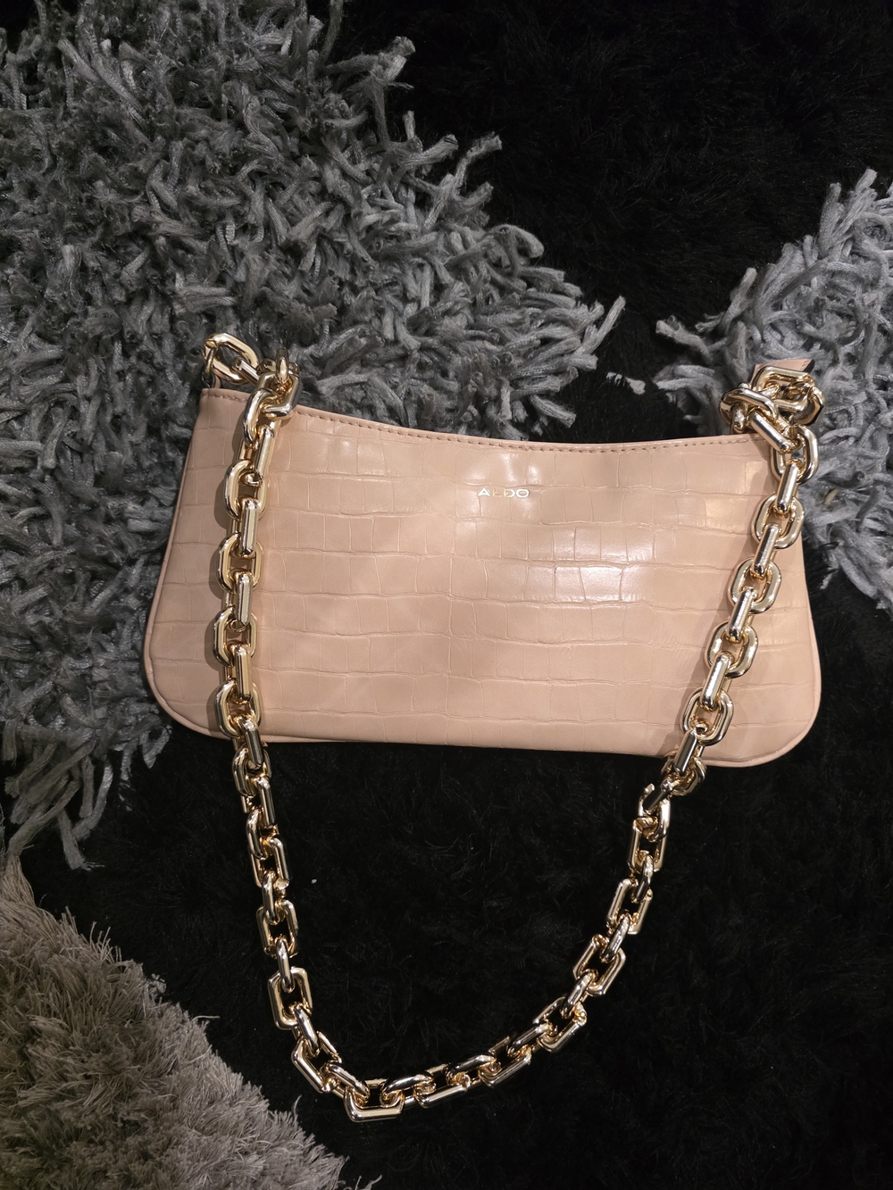Aldo Chic Pebbled Shoulder Bag in Blush Pink with Gold Chain - Picture 6 of 7